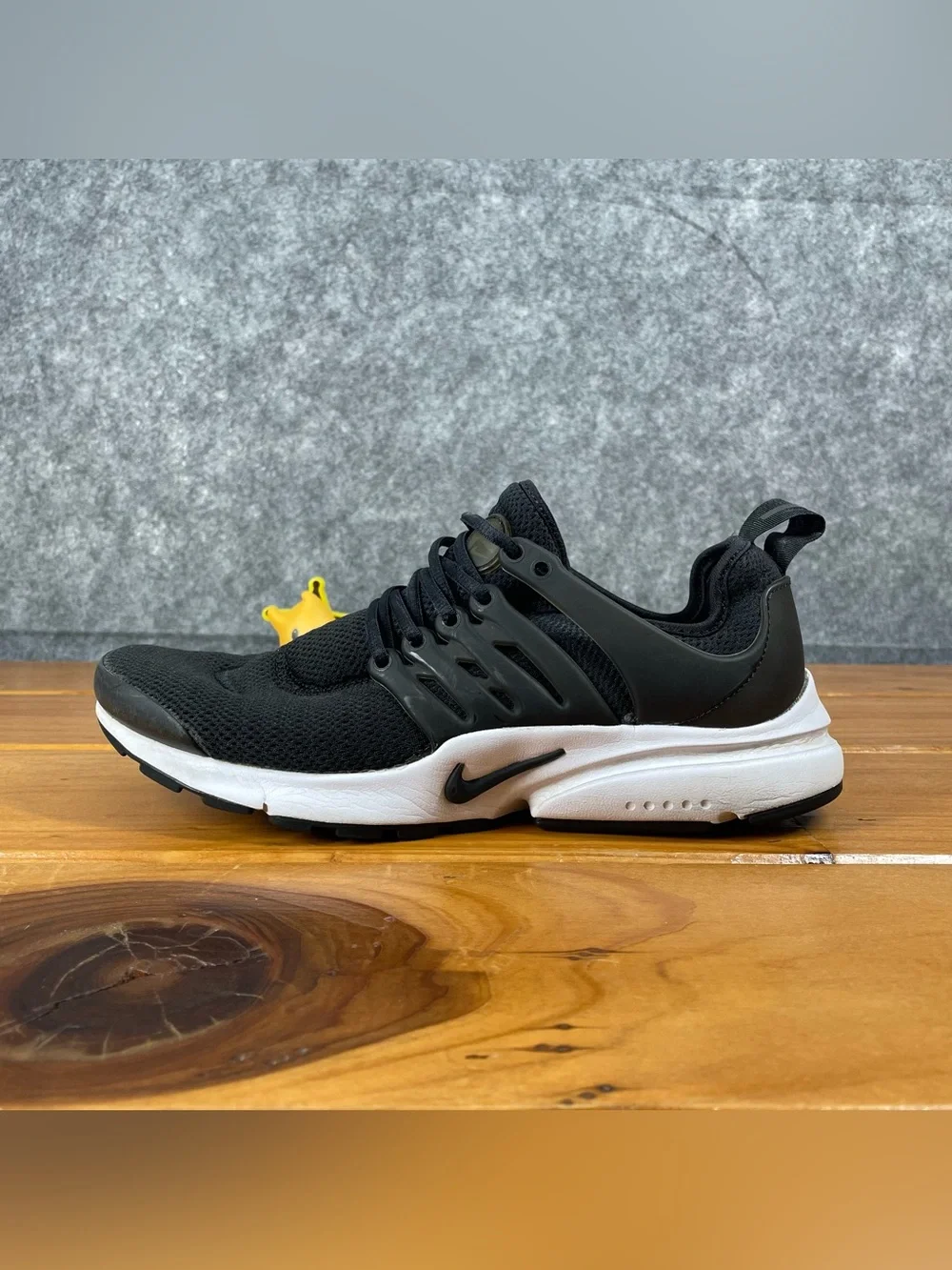 Nike Air Presto Womens Size 8 Black White Athletic Shoes Sneakers 878068-001